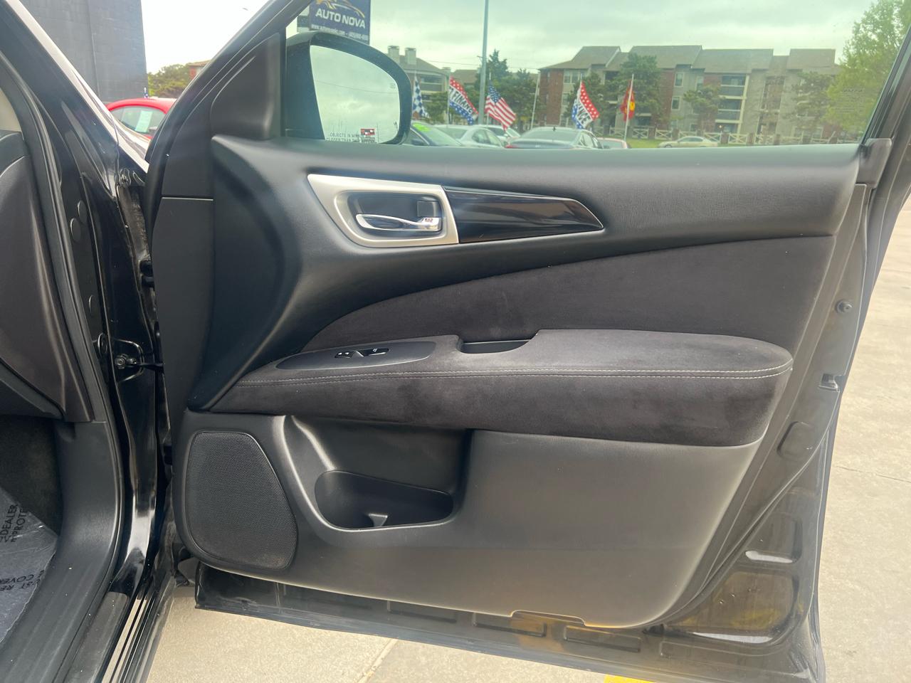 Nissan Pathfinder 4WD 4dr Platinum 2015