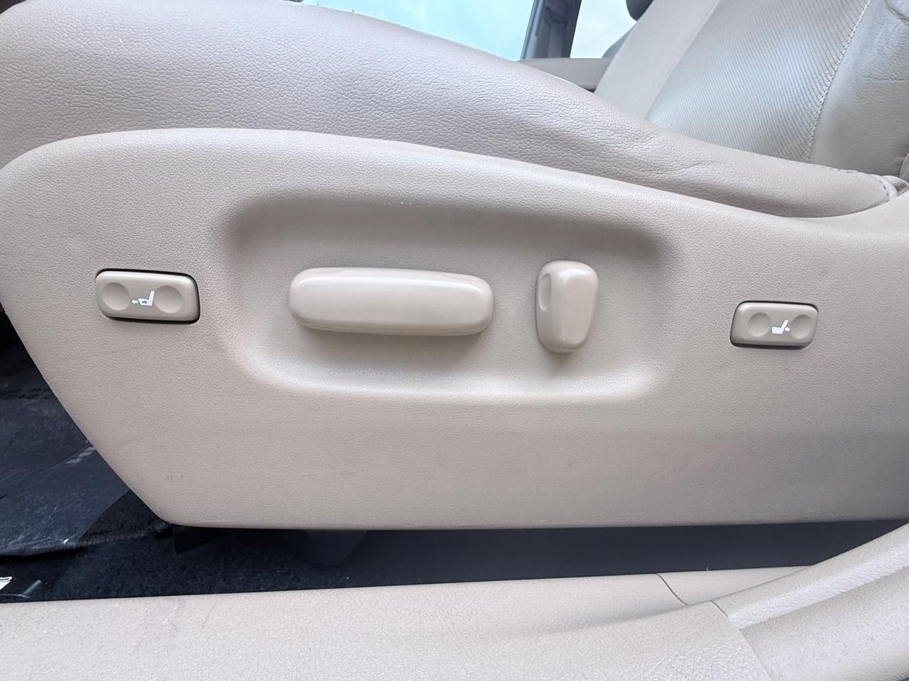 Toyota Highlander FWD 4dr V6 Limited (Natl) 2013