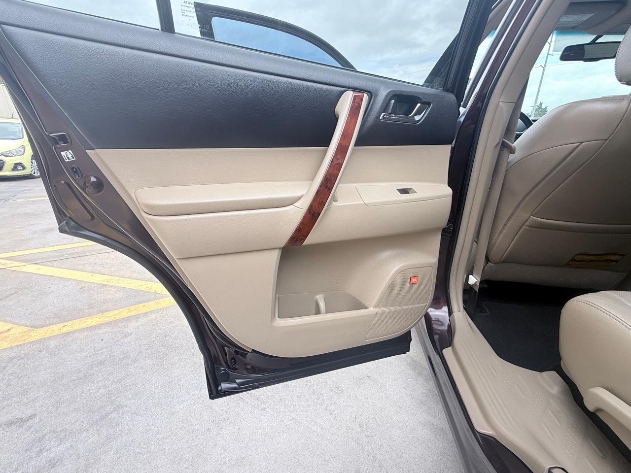 Toyota Highlander FWD 4dr V6 Limited (Natl) 2013