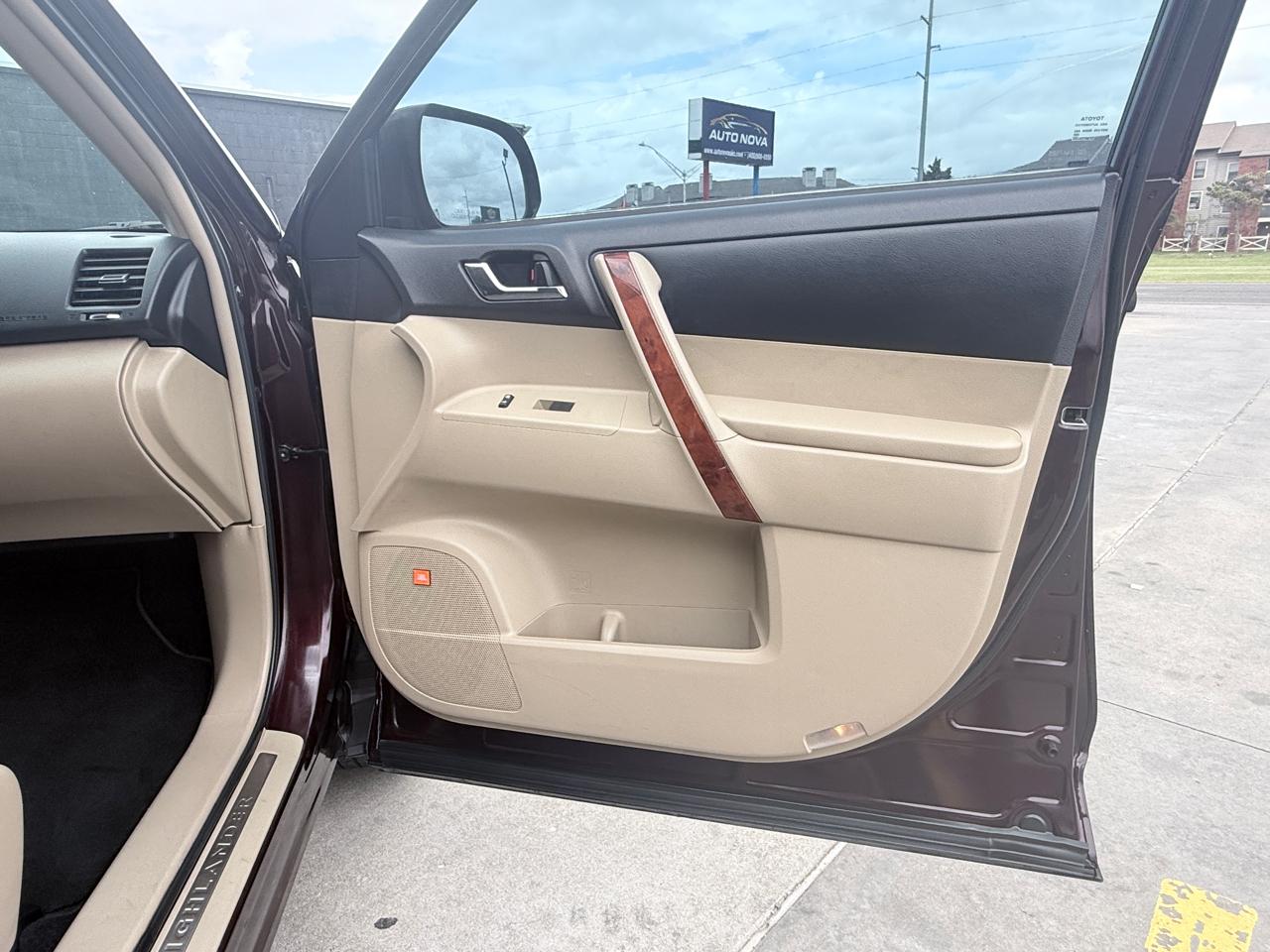 Toyota Highlander FWD 4dr V6 Limited (Natl) 2013