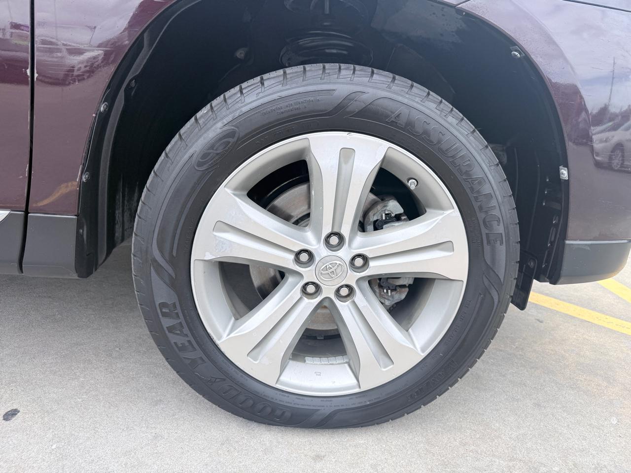 Toyota Highlander FWD 4dr V6 Limited (Natl) 2013