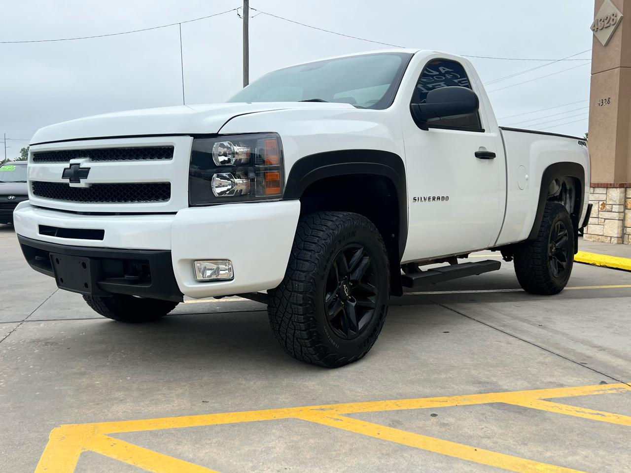 Chevrolet Silverado 1500 4WD Reg Cab 119.0" Work Truck 2010