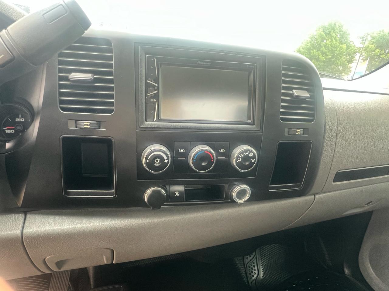 Chevrolet Silverado 1500 4WD Reg Cab 119.0" Work Truck 2010