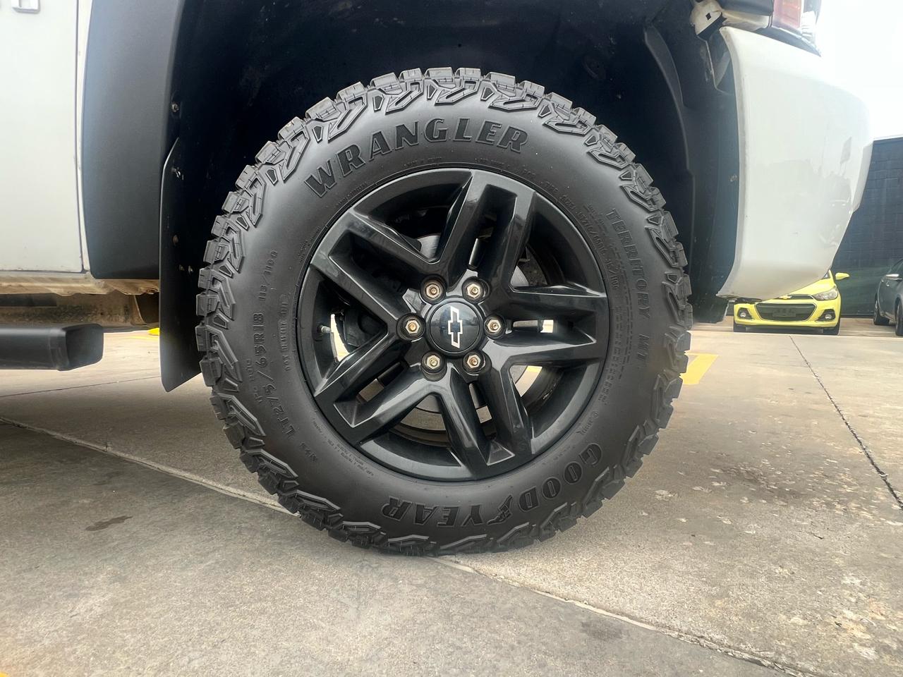 Chevrolet Silverado 1500 4WD Reg Cab 119.0" Work Truck 2010