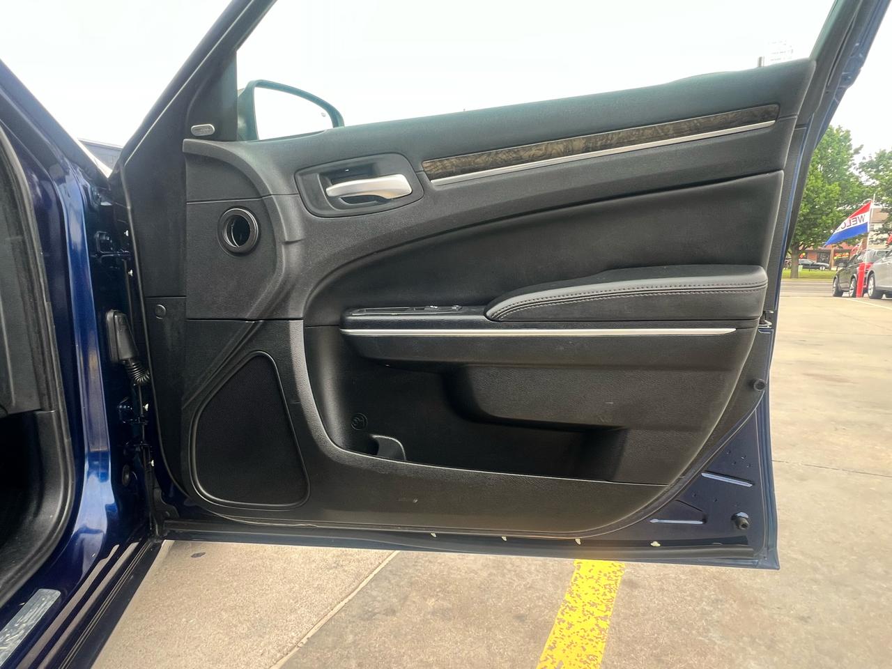 Chrysler 300 4dr Sdn 300C AWD 2016