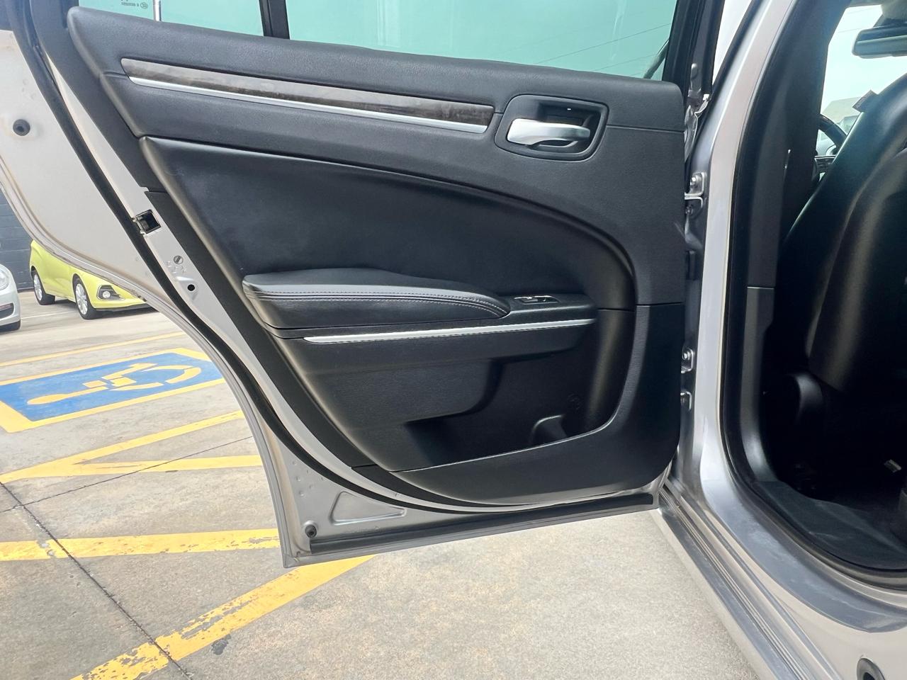 Chrysler 300 300C RWD 2017