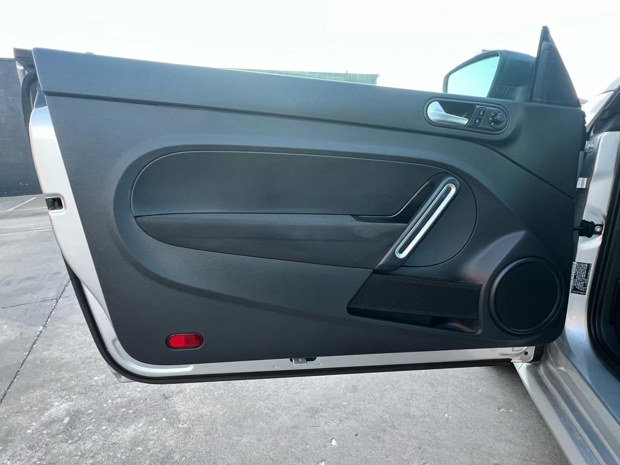 Volkswagen Beetle Coupe 2dr Auto 2.5L PZEV 2013