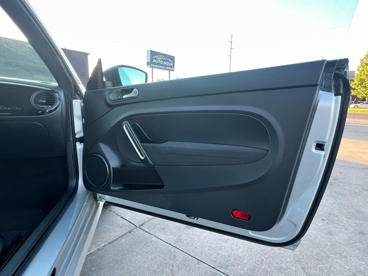 Volkswagen Beetle Coupe 2dr Auto 2.5L PZEV 2013