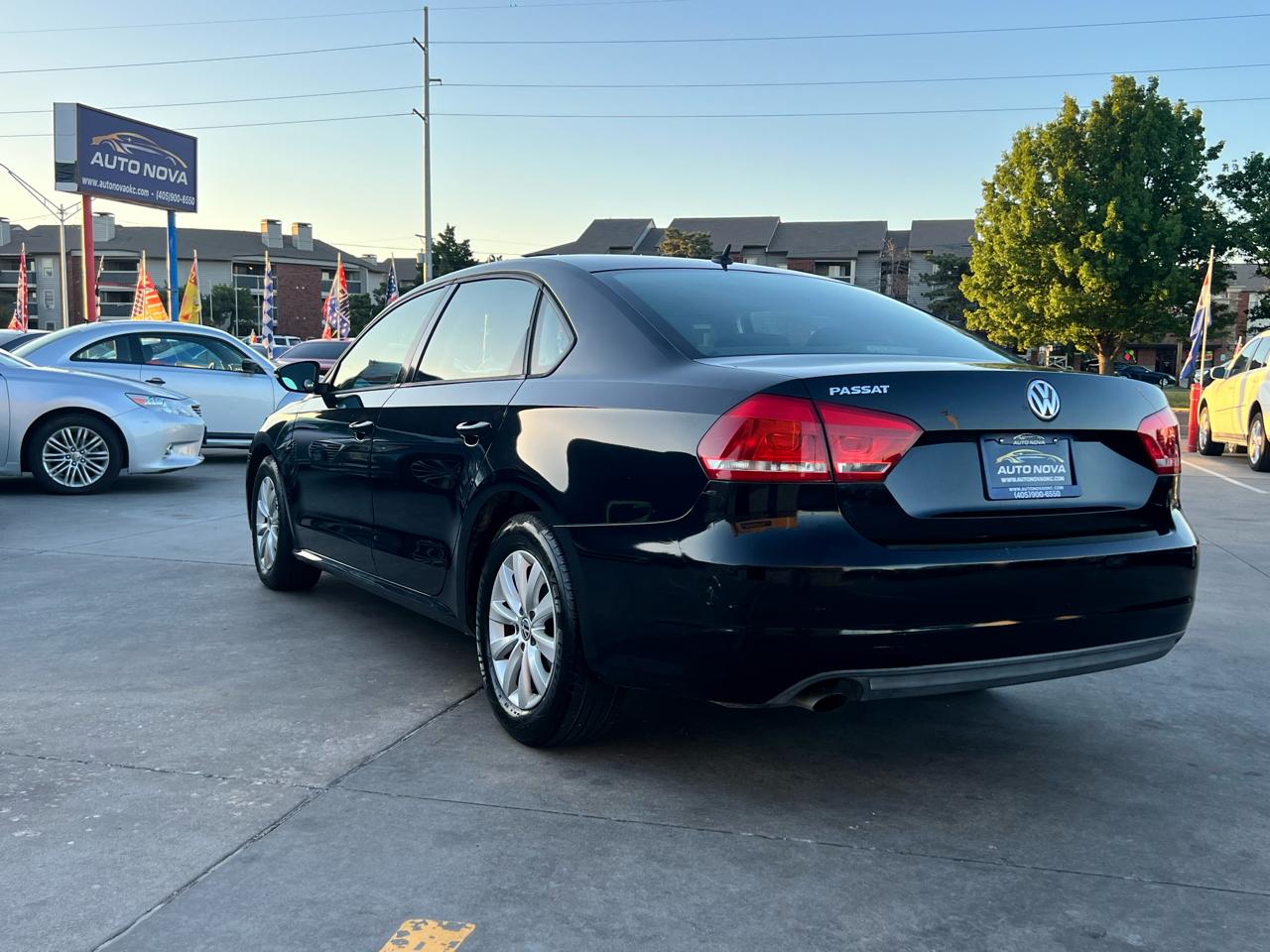 Volkswagen Passat 4dr Sdn 2.5L Auto S PZEV 2012