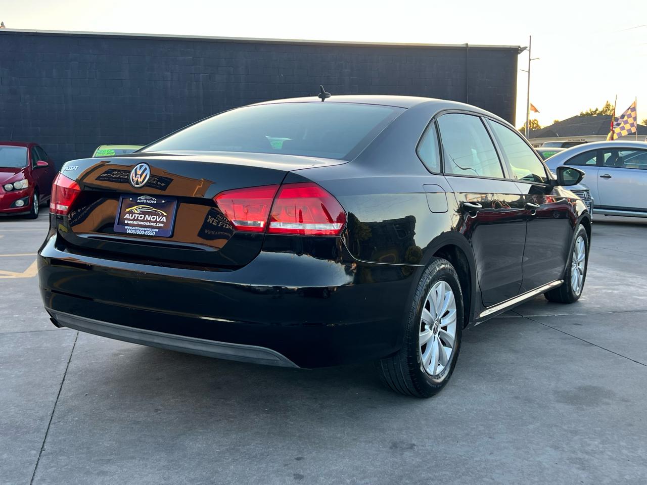Volkswagen Passat 4dr Sdn 2.5L Auto S PZEV 2012