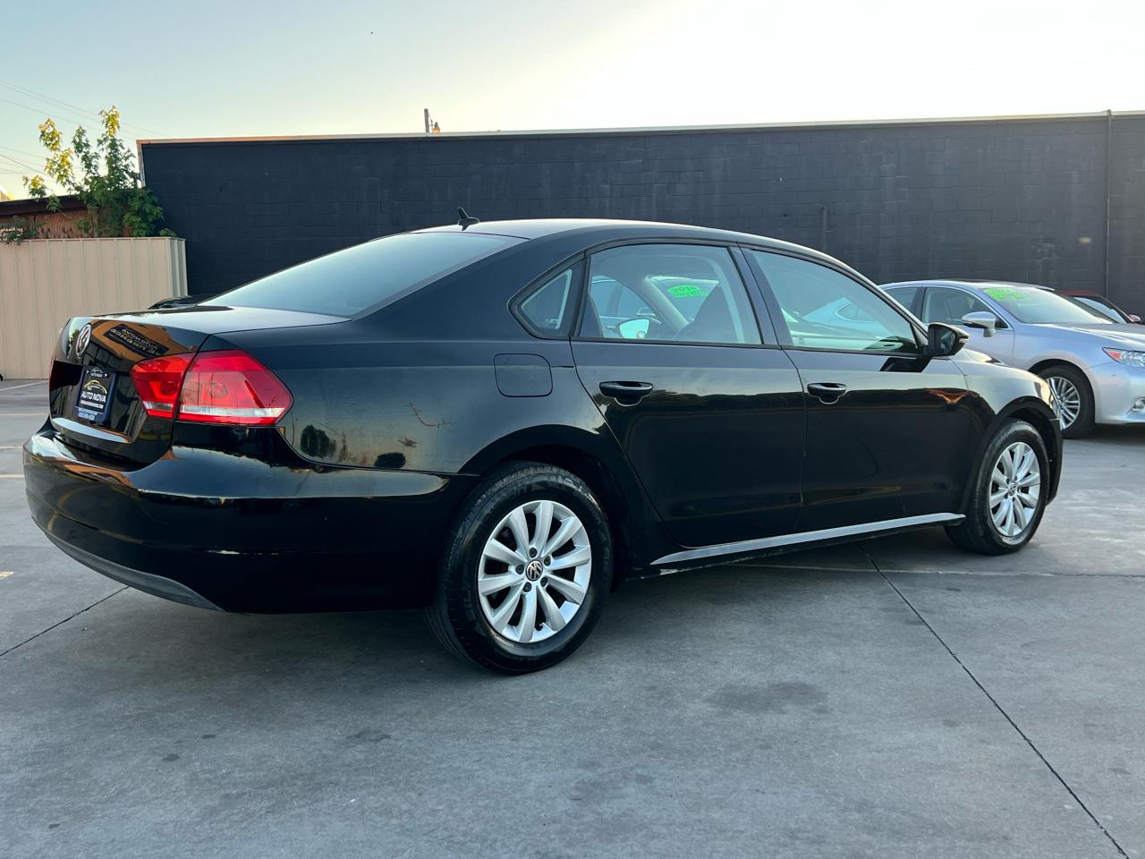 Volkswagen Passat 4dr Sdn 2.5L Auto S PZEV 2012
