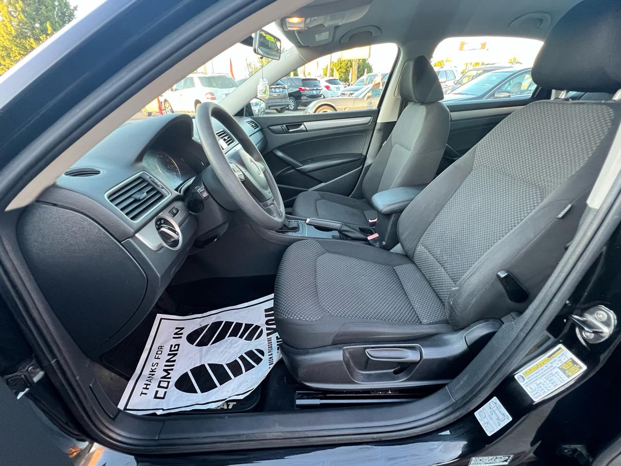 Volkswagen Passat 4dr Sdn 2.5L Auto S PZEV 2012