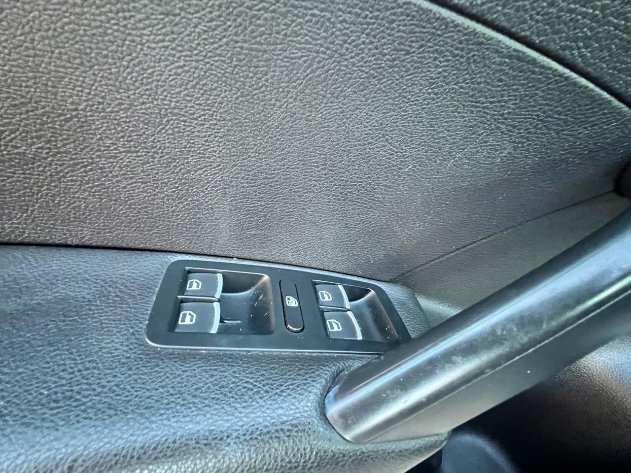 Volkswagen Passat 4dr Sdn 2.5L Auto S PZEV 2012