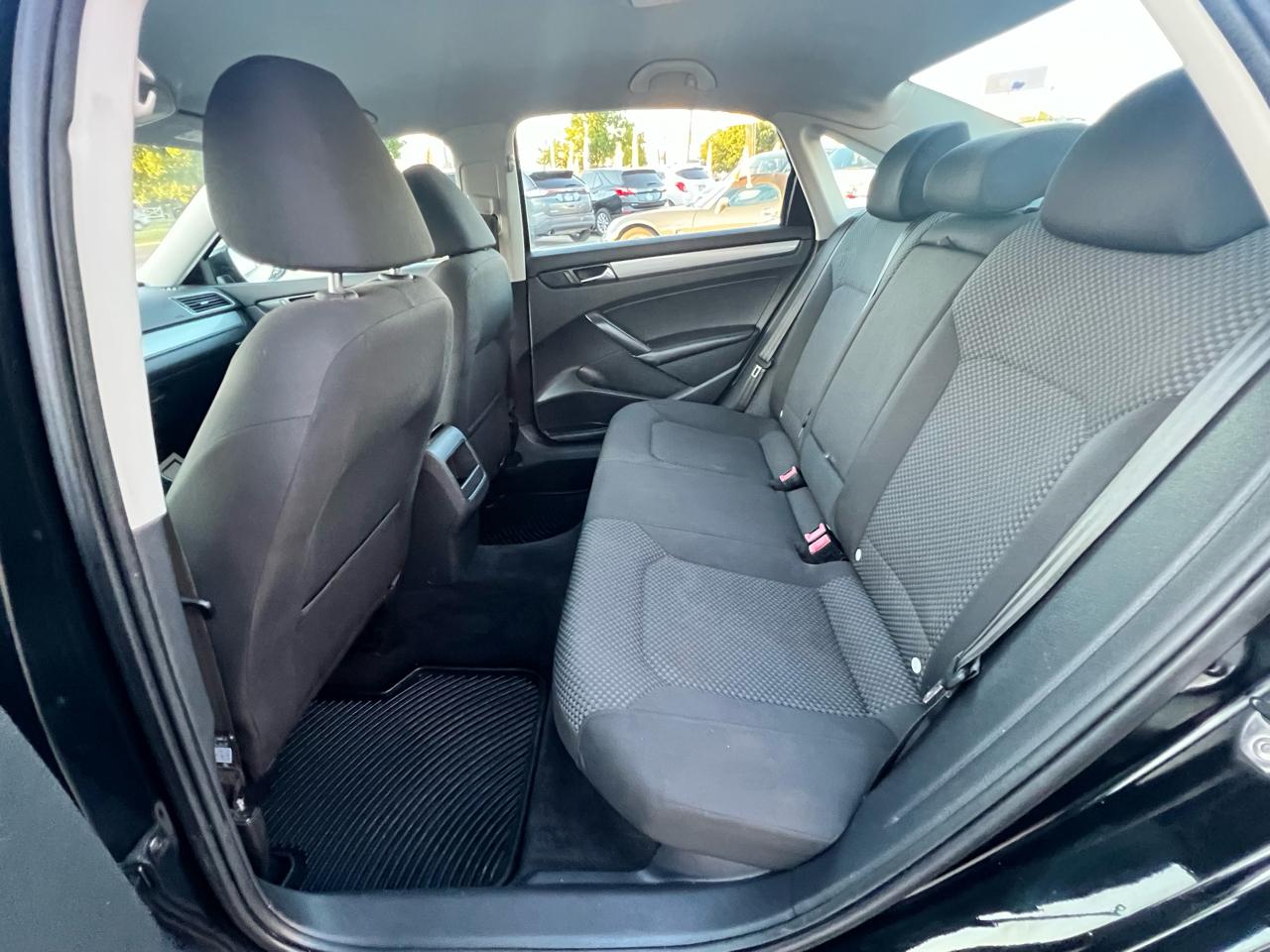 Volkswagen Passat 4dr Sdn 2.5L Auto S PZEV 2012