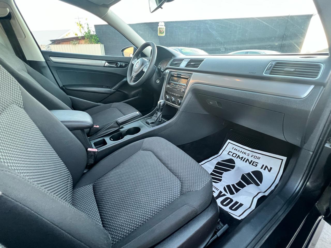 Volkswagen Passat 4dr Sdn 2.5L Auto S PZEV 2012