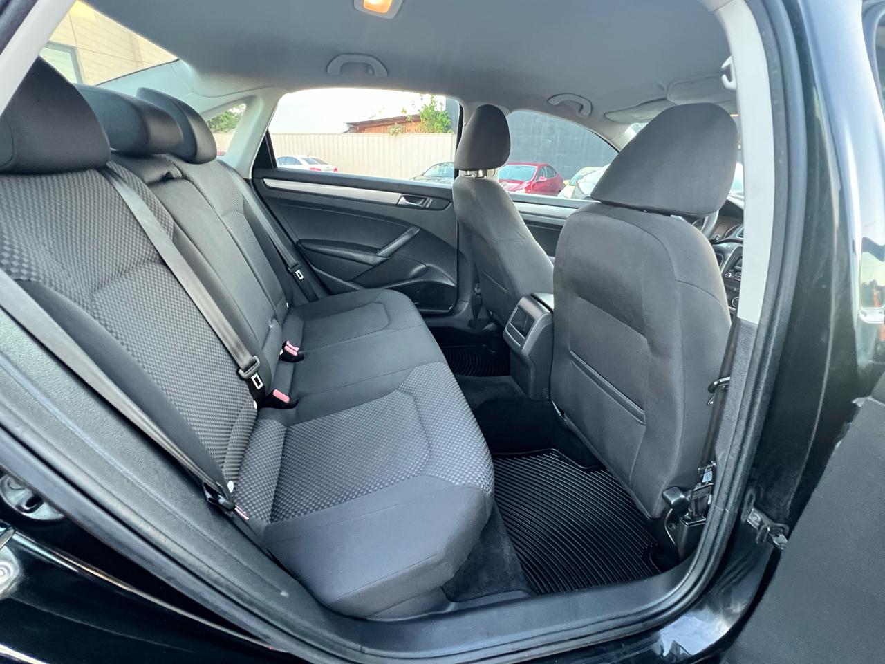 Volkswagen Passat 4dr Sdn 2.5L Auto S PZEV 2012