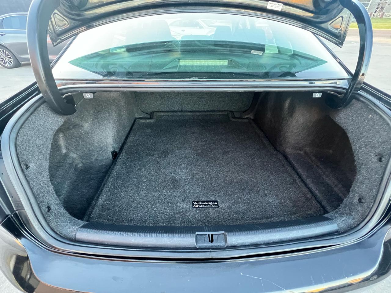 Volkswagen Passat 4dr Sdn 2.5L Auto S PZEV 2012