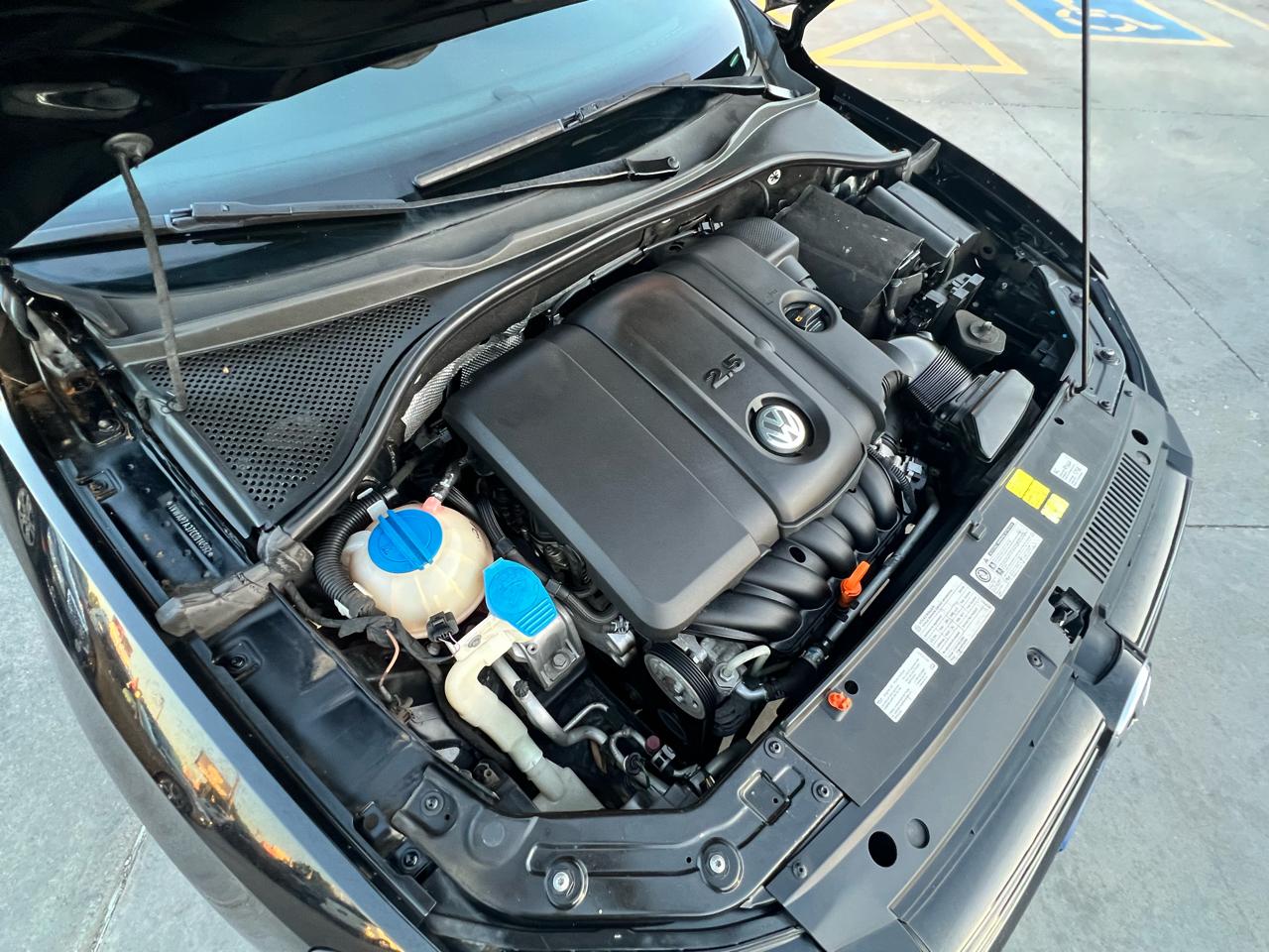 Volkswagen Passat 4dr Sdn 2.5L Auto S PZEV 2012