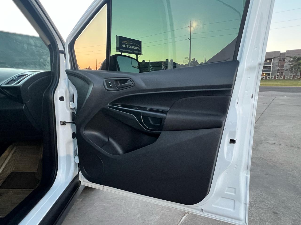 Ford Transit Connect Van XL LWB w/Rear Symmetrical Doors 2018
