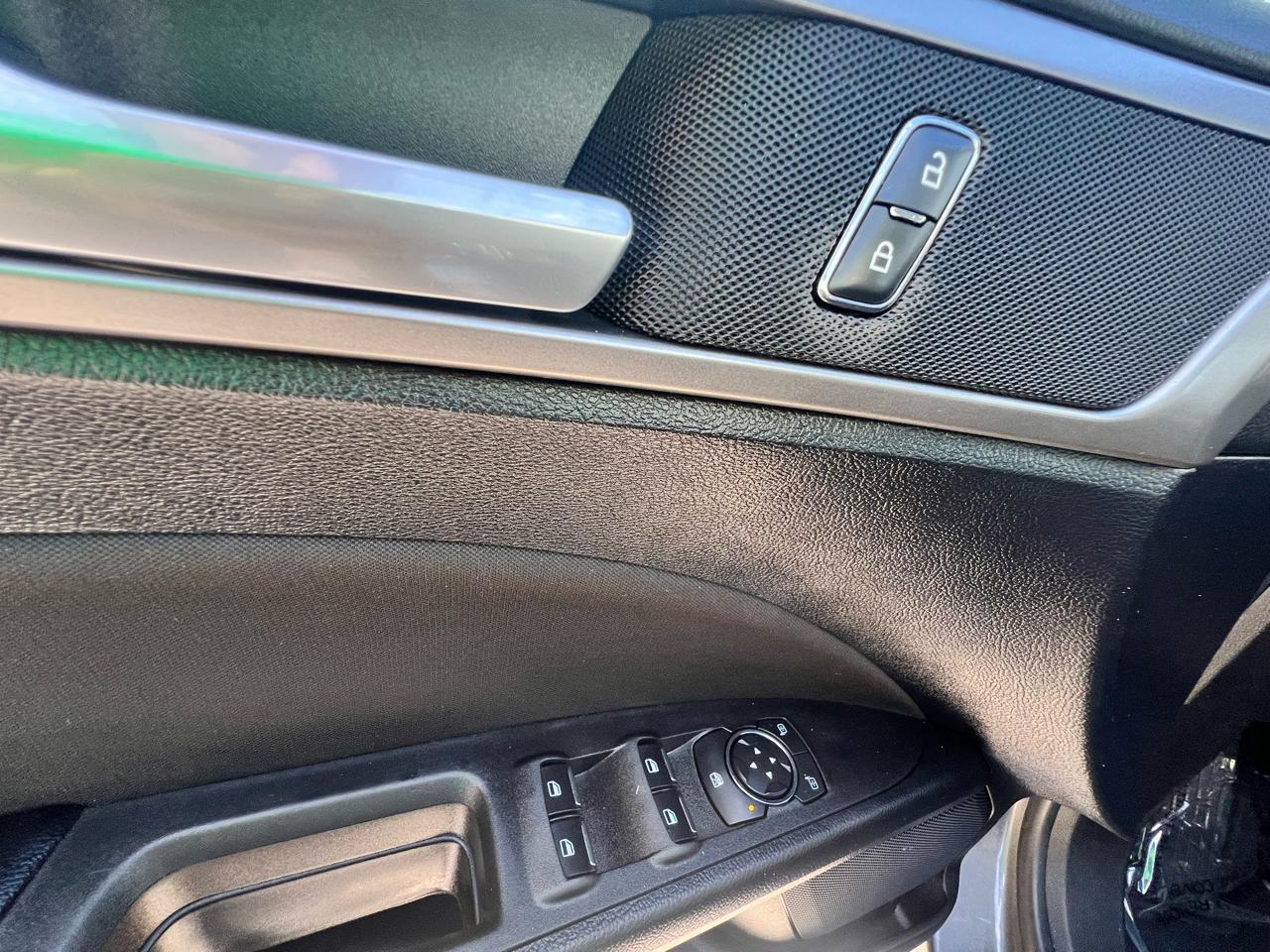 Ford Fusion SE FWD 2020