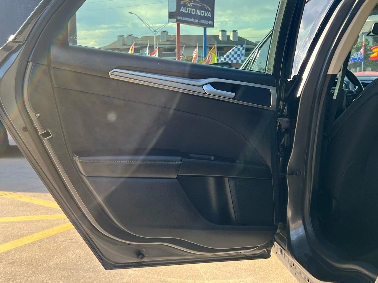 Ford Fusion SE FWD 2020