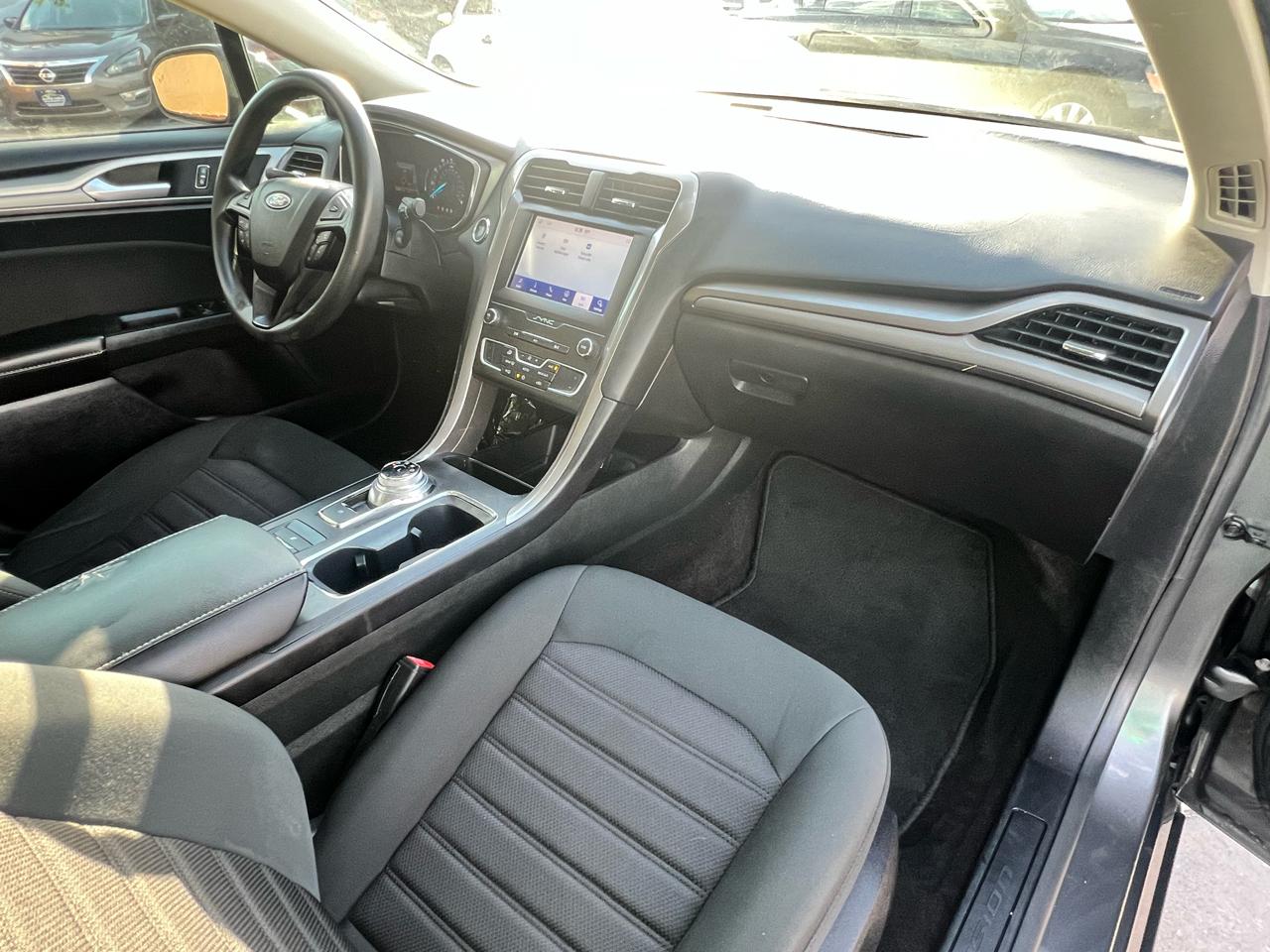 Ford Fusion SE FWD 2020