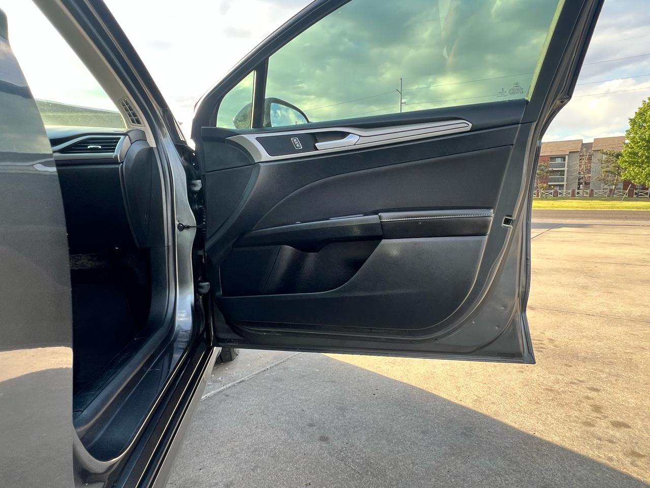Ford Fusion SE FWD 2020