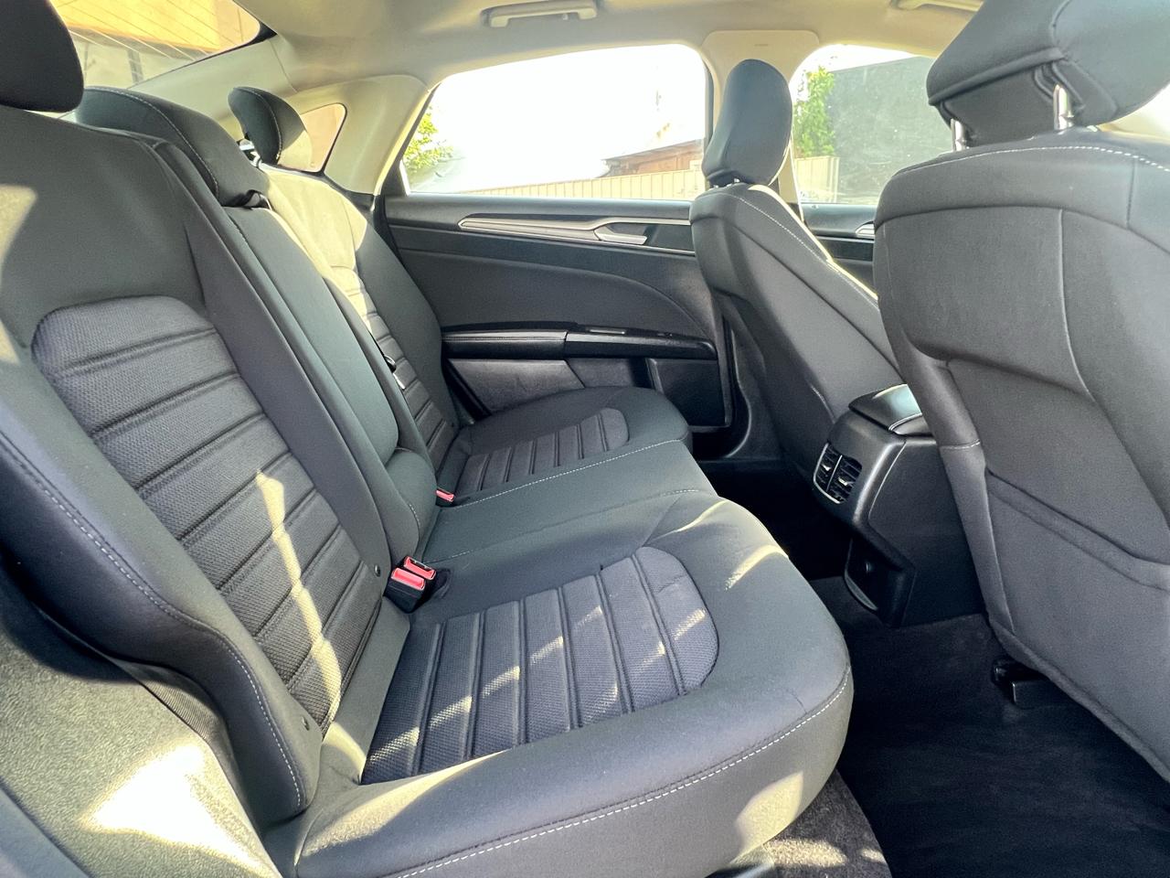 Ford Fusion SE FWD 2020