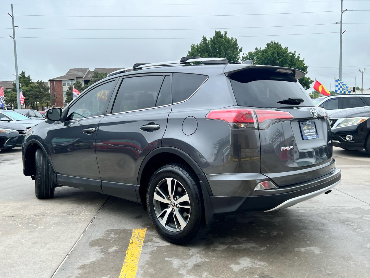 Toyota RAV4 FWD 4dr XLE (Natl) 2016
