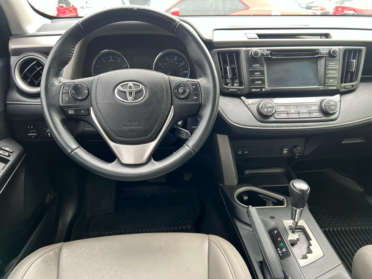 Toyota RAV4 FWD 4dr XLE (Natl) 2016
