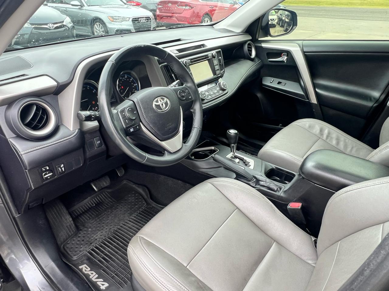 Toyota RAV4 FWD 4dr XLE (Natl) 2016
