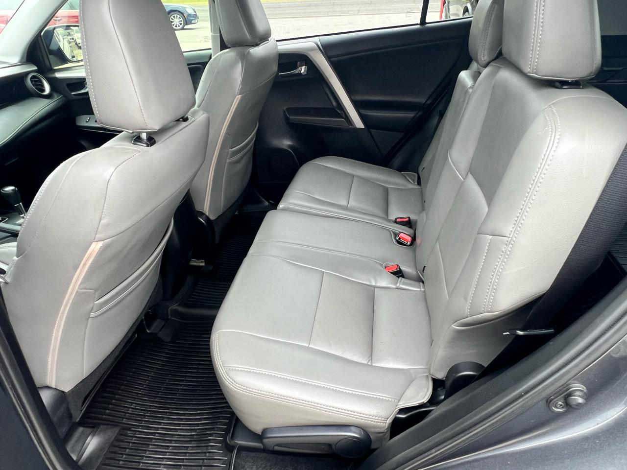 Toyota RAV4 FWD 4dr XLE (Natl) 2016