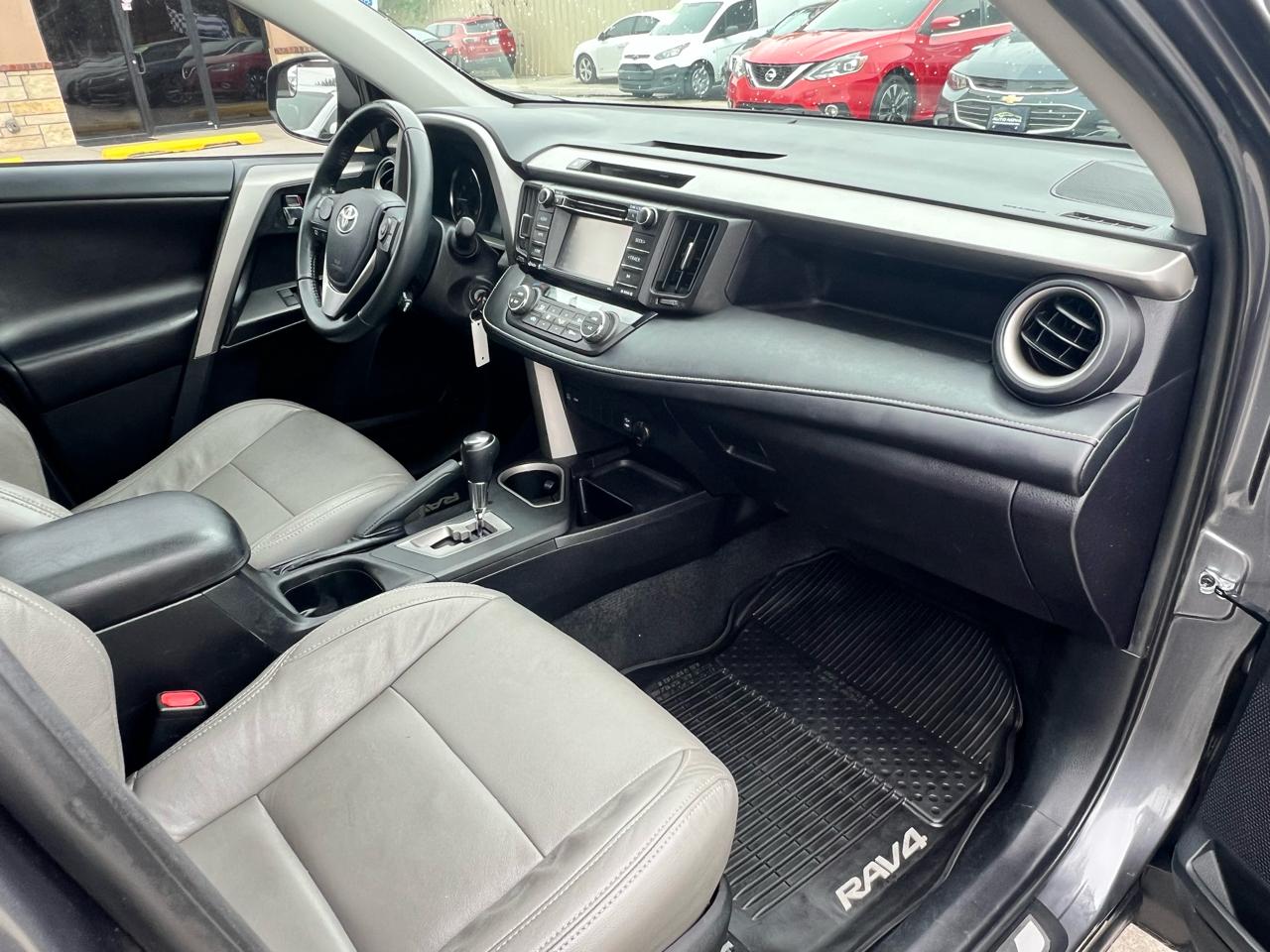 Toyota RAV4 FWD 4dr XLE (Natl) 2016