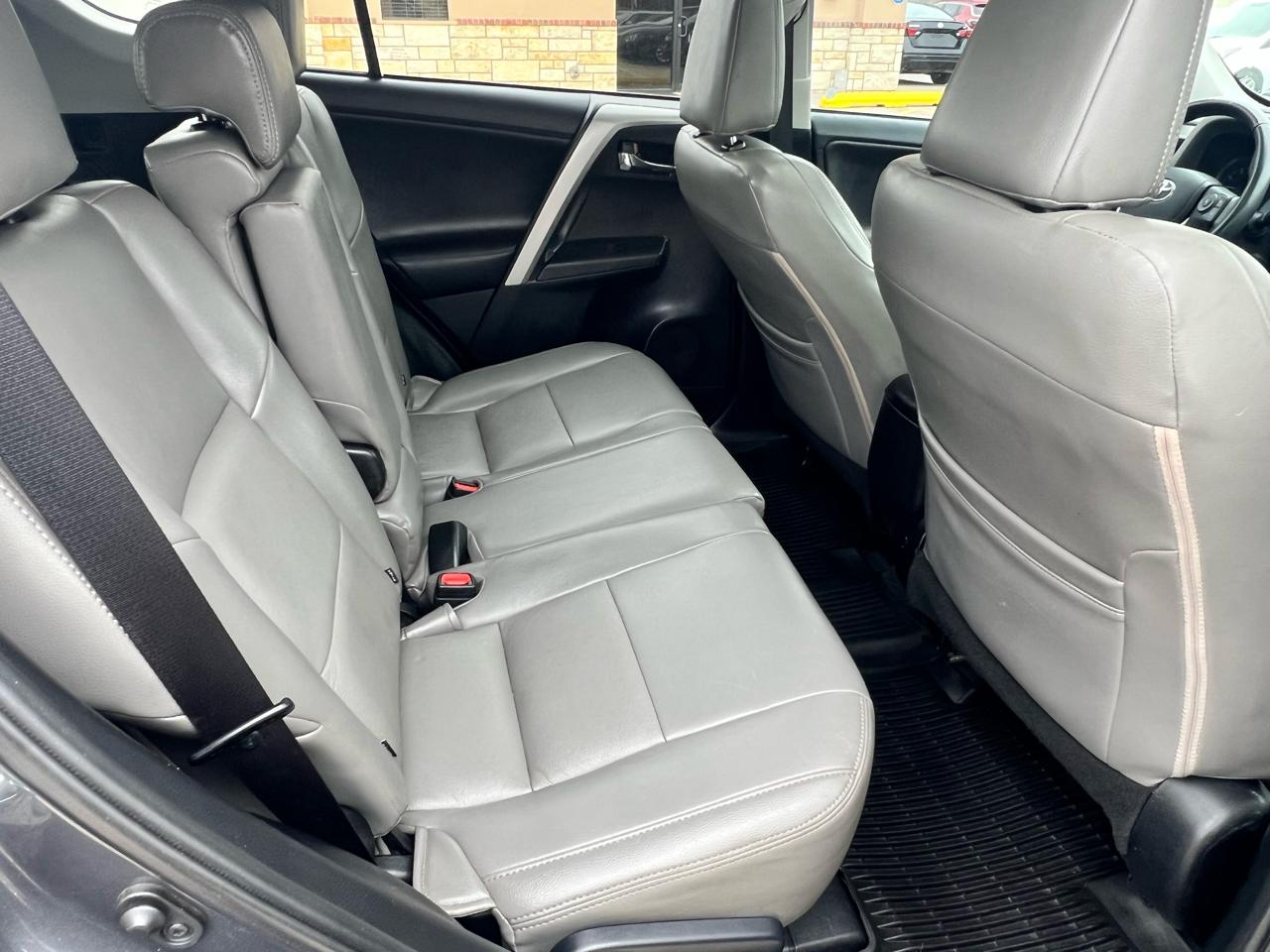 Toyota RAV4 FWD 4dr XLE (Natl) 2016