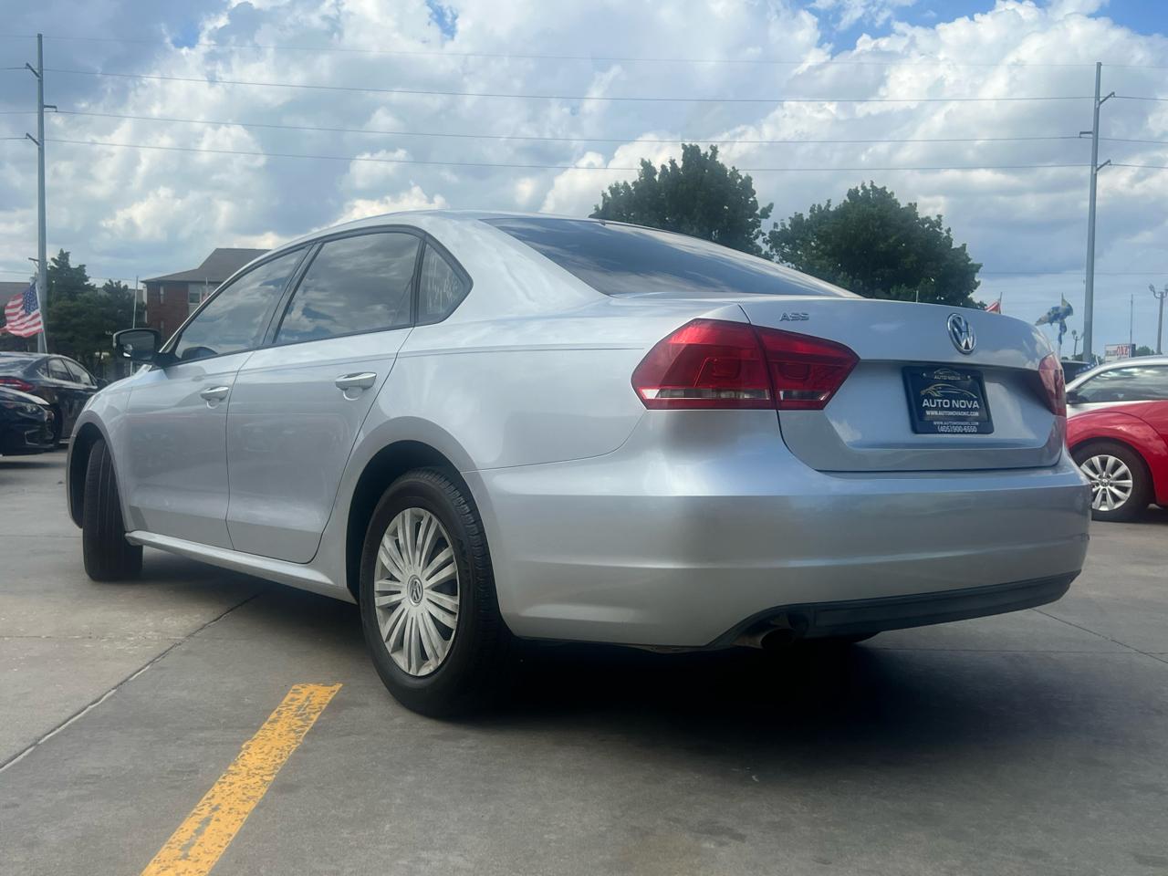 Volkswagen Passat 4dr Sdn 2.5L Auto Wolfsburg Ed *Ltd Avail* 2014