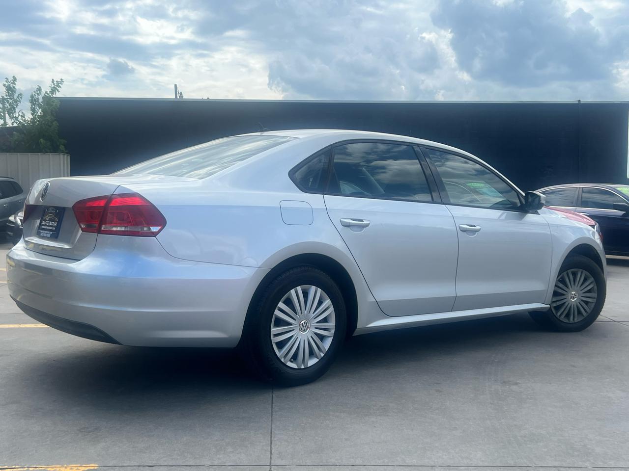 Volkswagen Passat 4dr Sdn 2.5L Auto Wolfsburg Ed *Ltd Avail* 2014