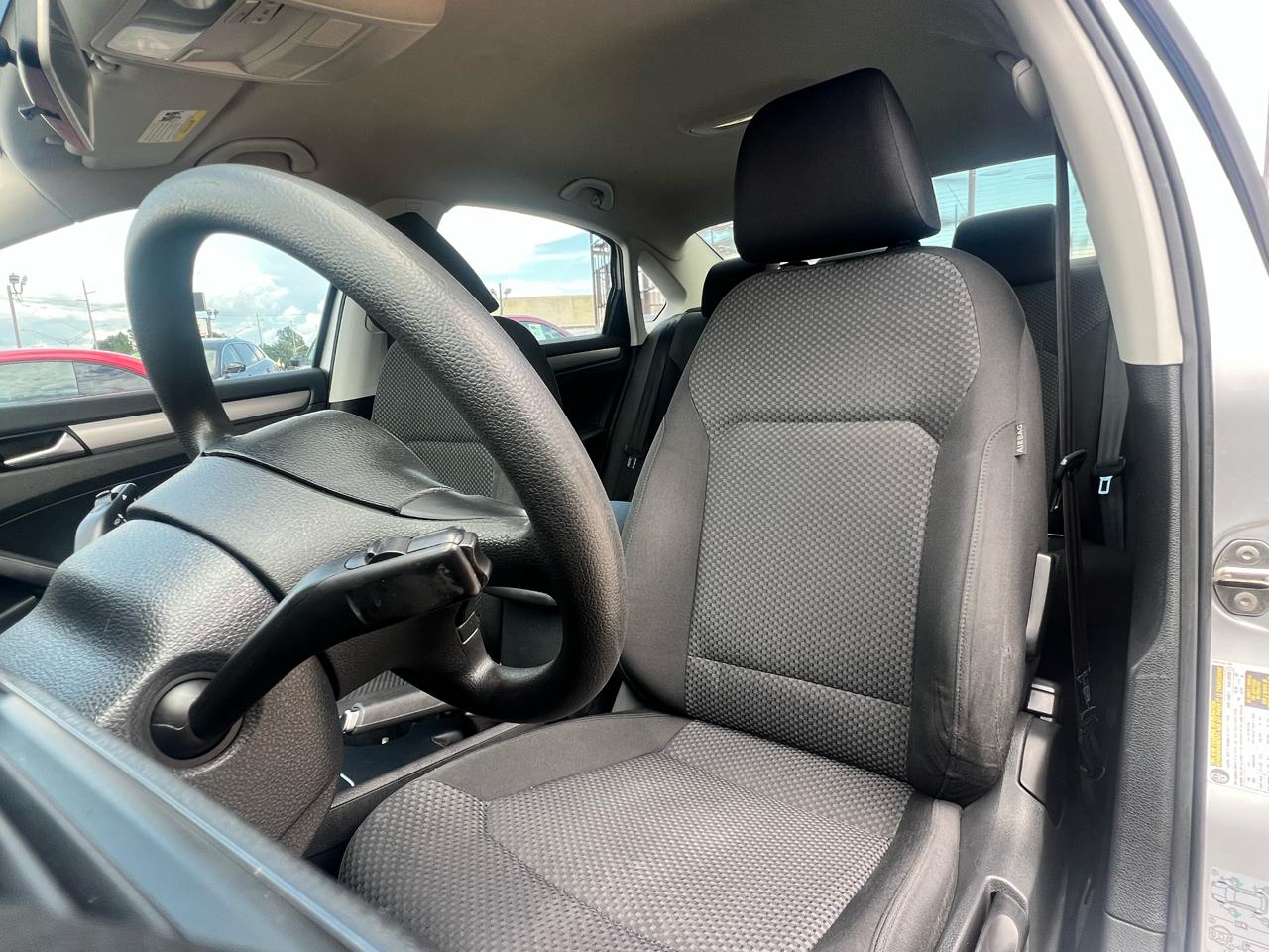 Volkswagen Passat 4dr Sdn 2.5L Auto Wolfsburg Ed *Ltd Avail* 2014