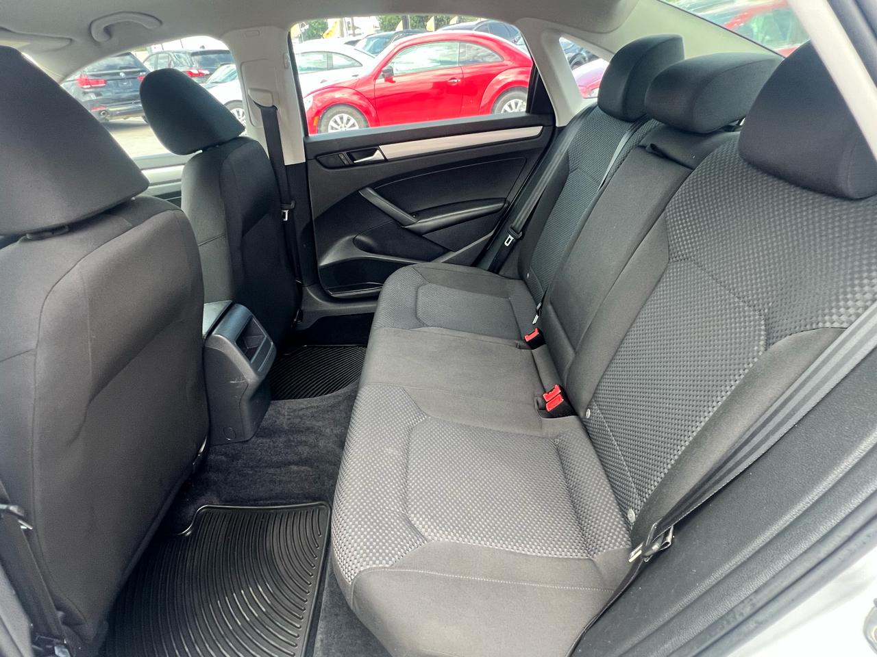 Volkswagen Passat 4dr Sdn 2.5L Auto Wolfsburg Ed *Ltd Avail* 2014