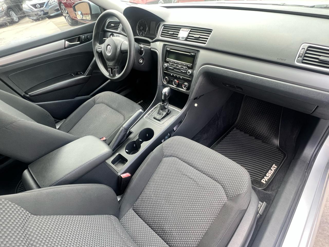 Volkswagen Passat 4dr Sdn 2.5L Auto Wolfsburg Ed *Ltd Avail* 2014