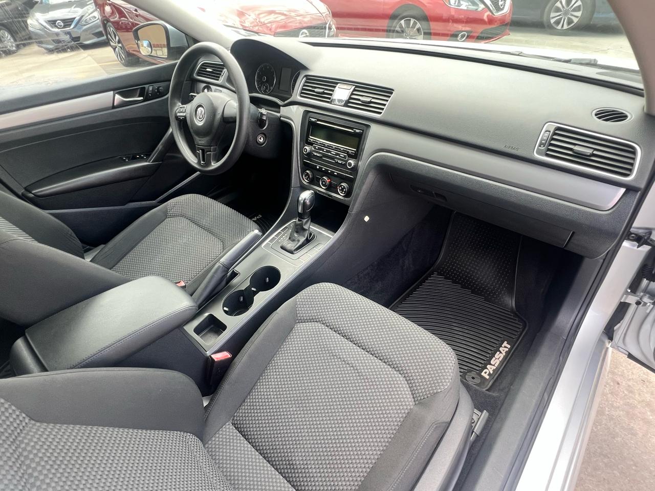 Volkswagen Passat 4dr Sdn 2.5L Auto Wolfsburg Ed *Ltd Avail* 2014