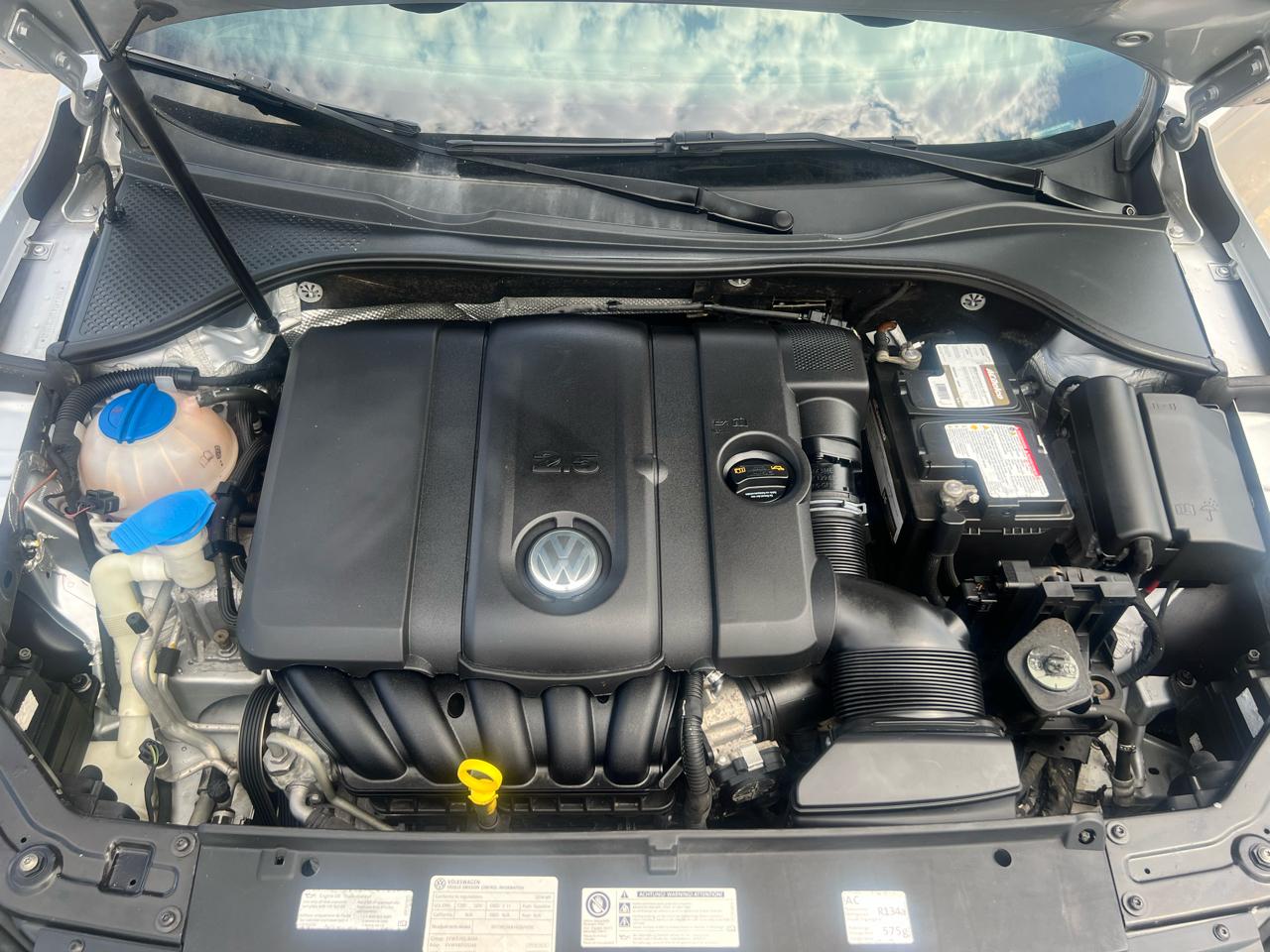 Volkswagen Passat 4dr Sdn 2.5L Auto Wolfsburg Ed *Ltd Avail* 2014