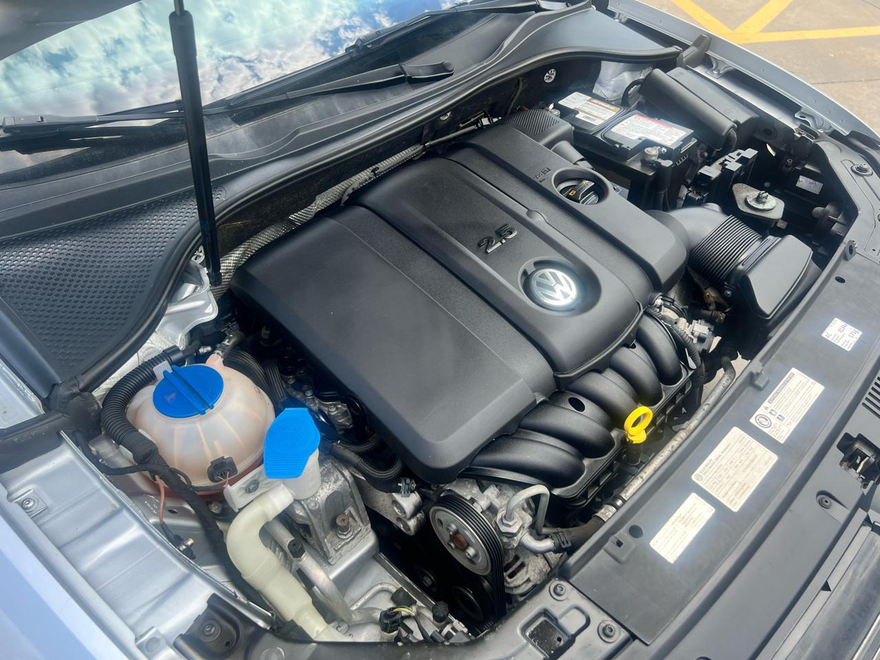 Volkswagen Passat 4dr Sdn 2.5L Auto Wolfsburg Ed *Ltd Avail* 2014