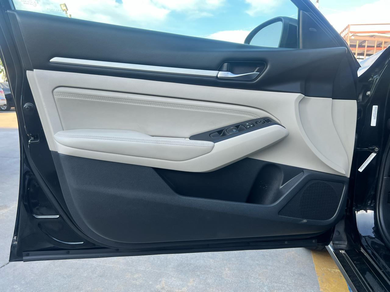 Nissan Altima 2.5 SV Sedan 2019