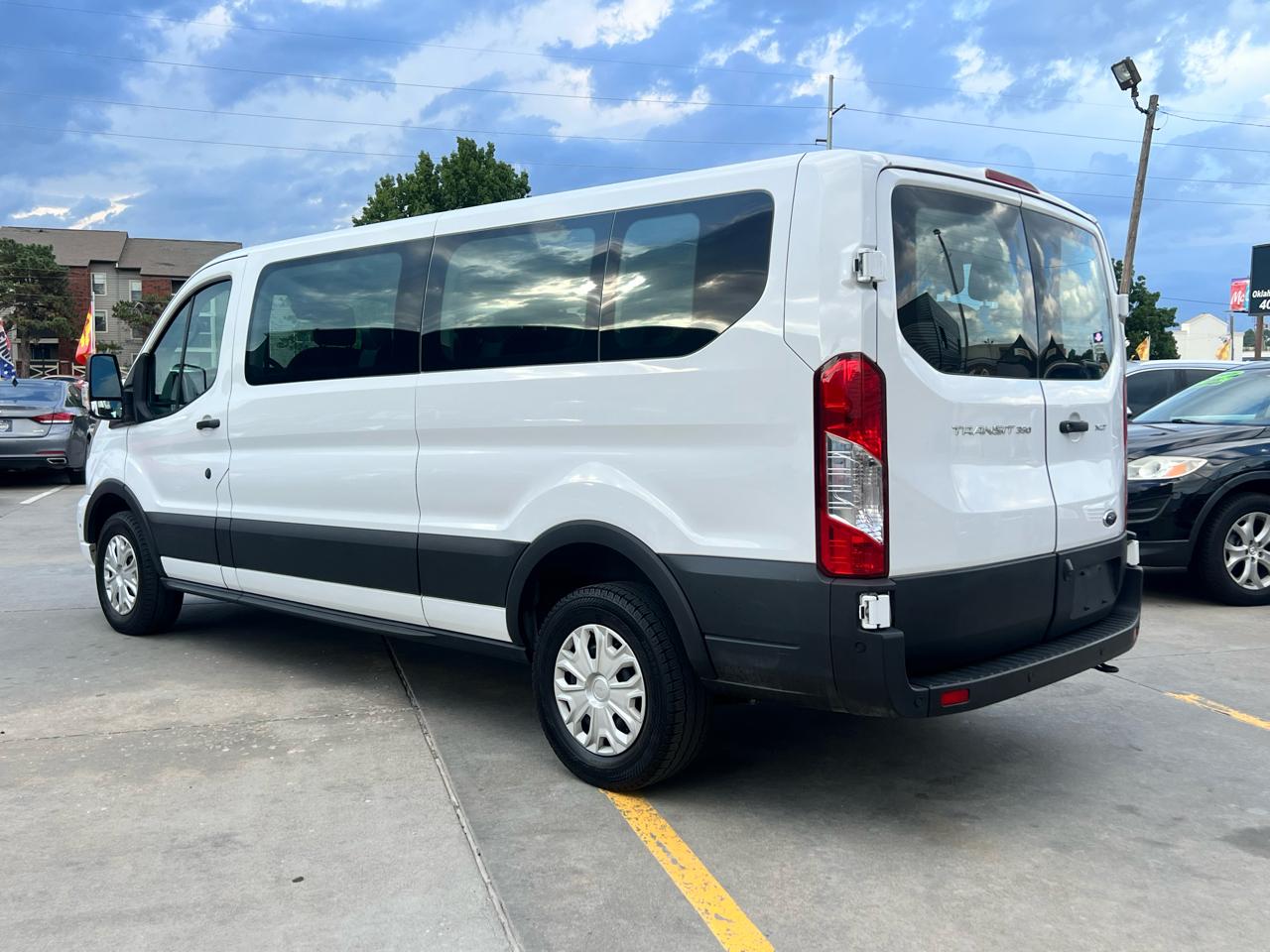 Ford Transit Passenger Wagon T-350 148" Low Roof XLT RWD 2025