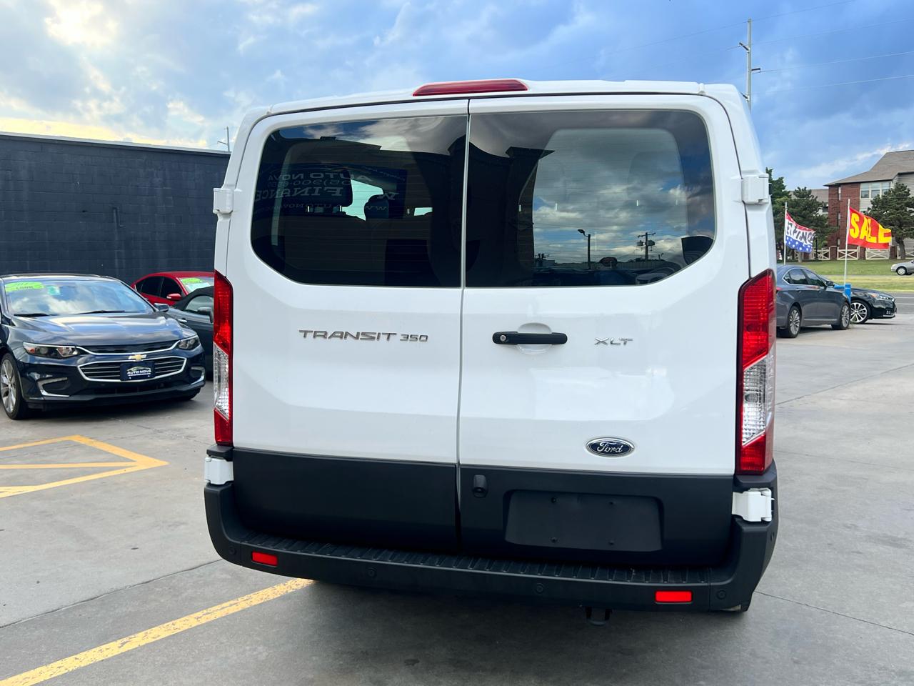Ford Transit Passenger Wagon T-350 148" Low Roof XLT RWD 2025