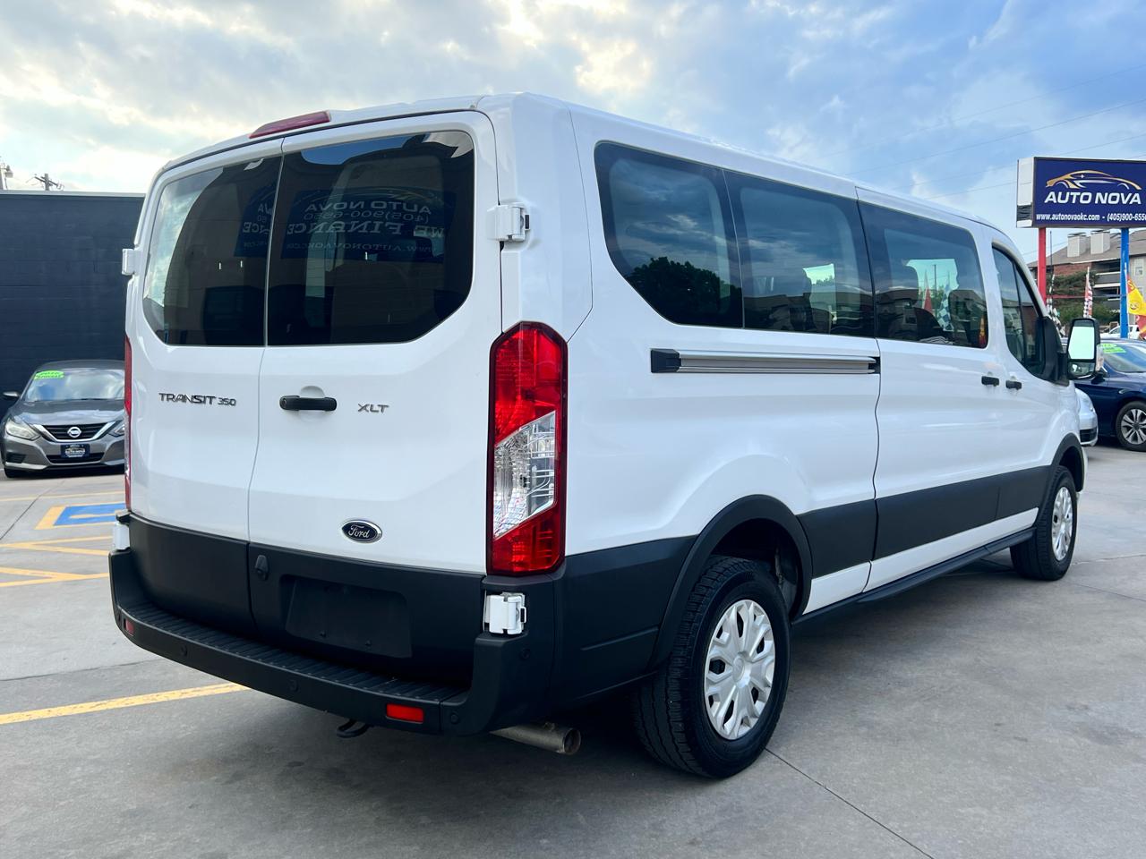 Ford Transit Passenger Wagon T-350 148" Low Roof XLT RWD 2025