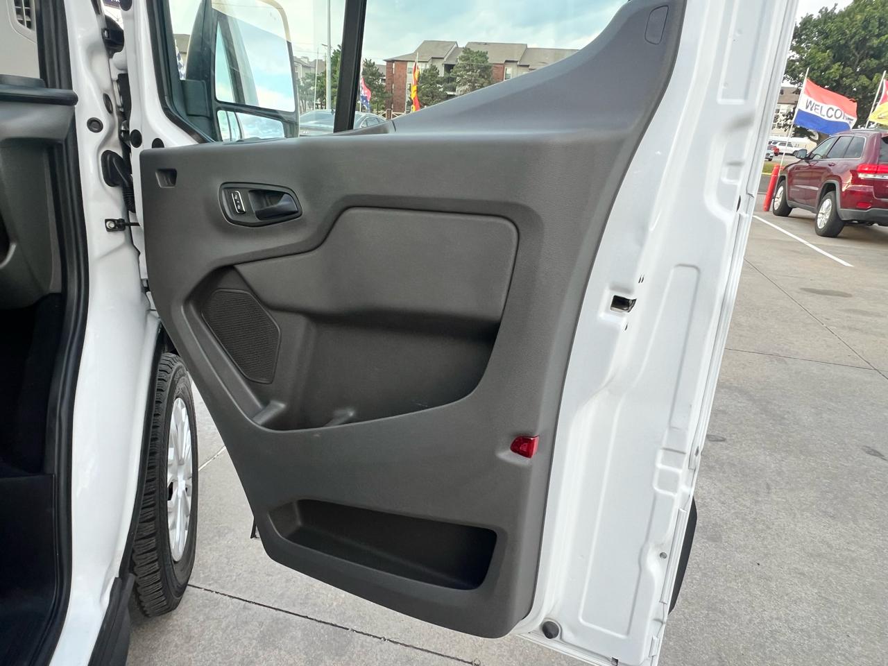 Ford Transit Passenger Wagon T-350 148" Low Roof XLT RWD 2025