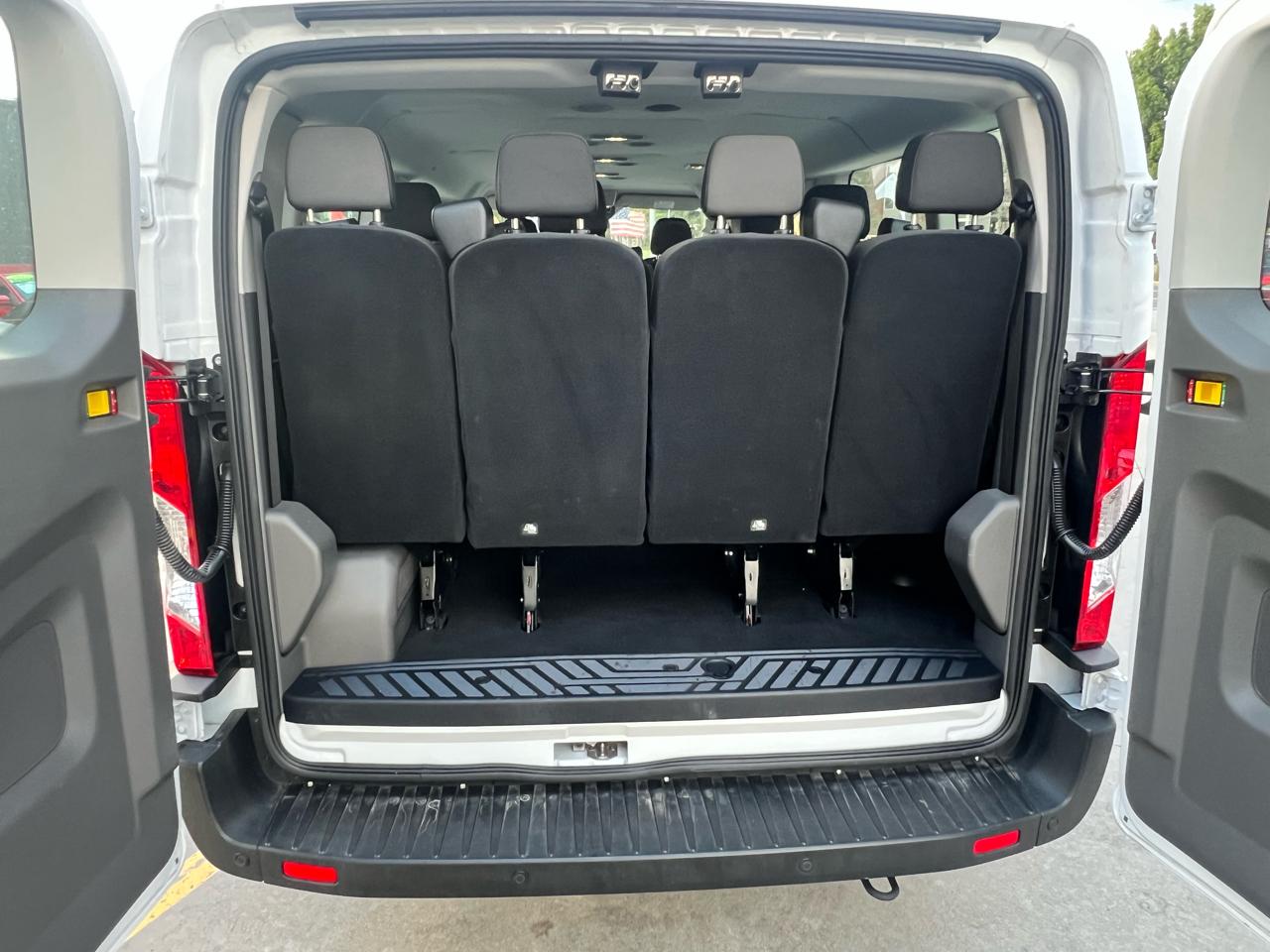 Ford Transit Passenger Wagon T-350 148" Low Roof XLT RWD 2025