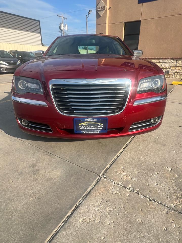 Chrysler 300 4dr Sdn Limited RWD 2011