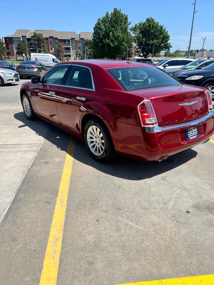 Chrysler 300 4dr Sdn Limited RWD 2011